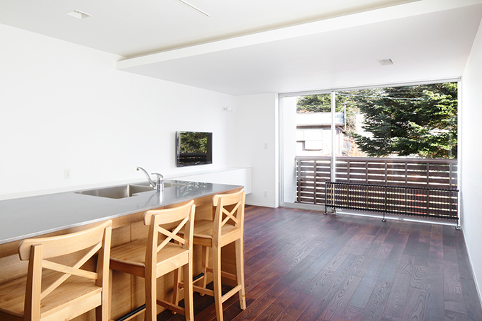 プライバシーも配慮した広い開口部