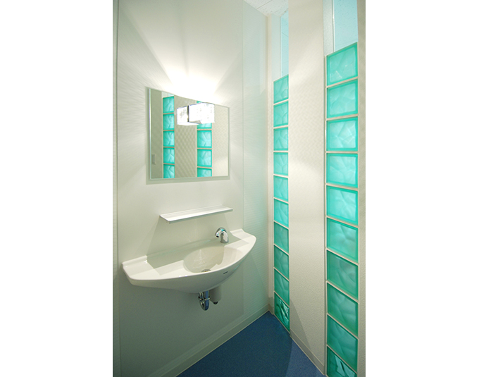 男子用トイレの水まわり