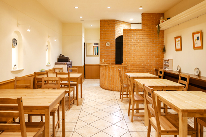 ギャラリーを兼ねたレストラン