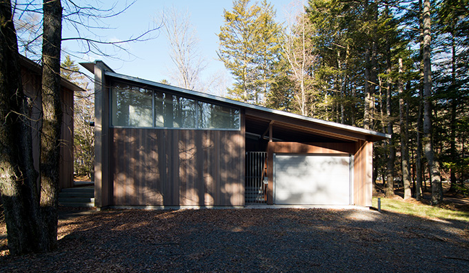 シャープなフォルムの外観