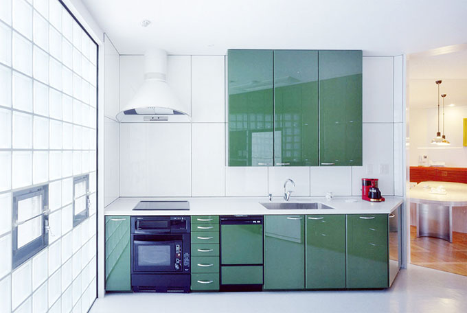 IHクッキングとグリーン系の鏡面仕上げ