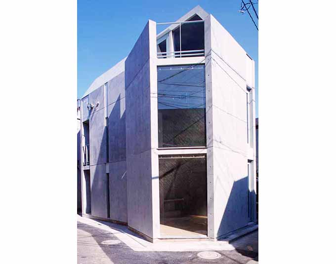 13坪に建てられた狭小集合住宅