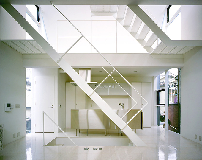 アイランドキッチンがLDKを引き締めるアクセントに