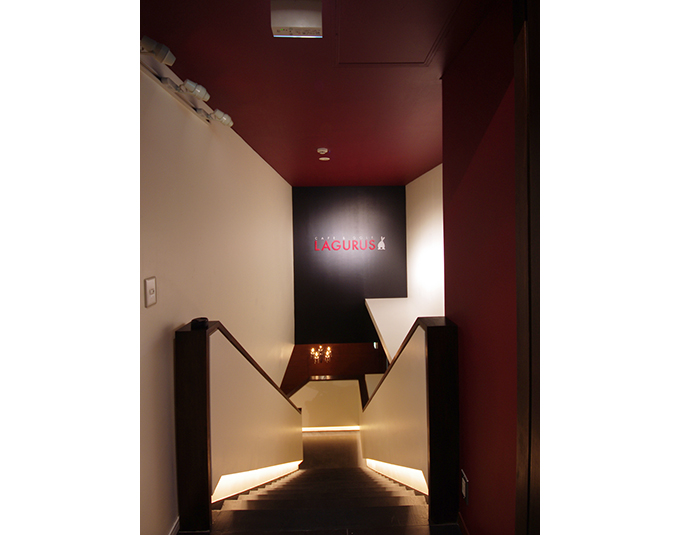 ゴルフバーエントランスアプローチ階段