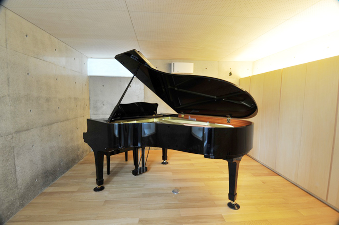 思う存分演奏を楽しむピアノ室