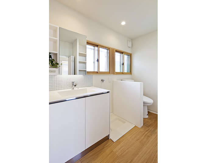 トイレの壁を取り除いた洗面所