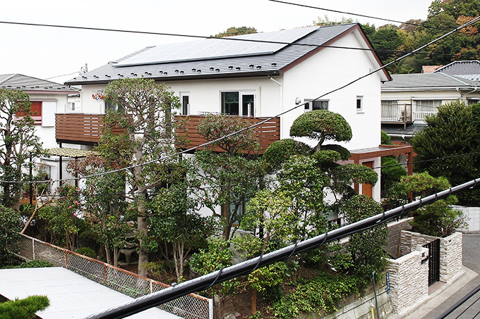 太陽光パネルを取り付けた屋根