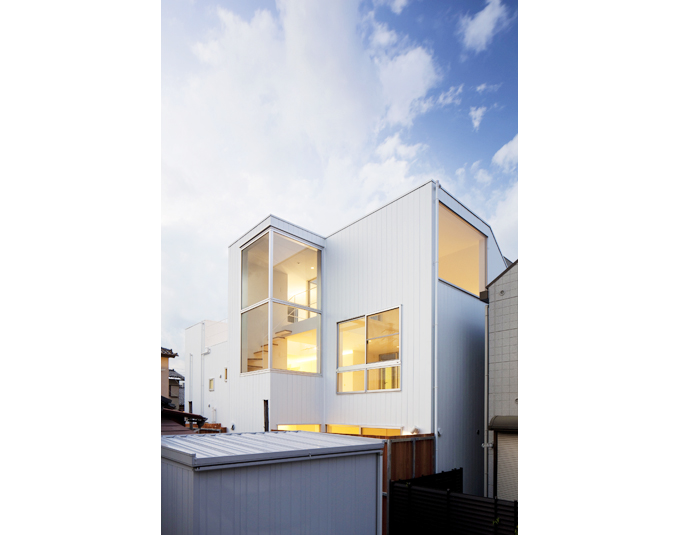 夕方南側から家を見る