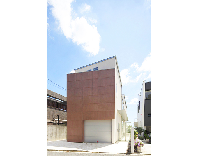 F邸　生活感を排除したファサード