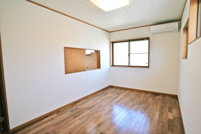 壁面に開閉窓をつけたセカンドリビング