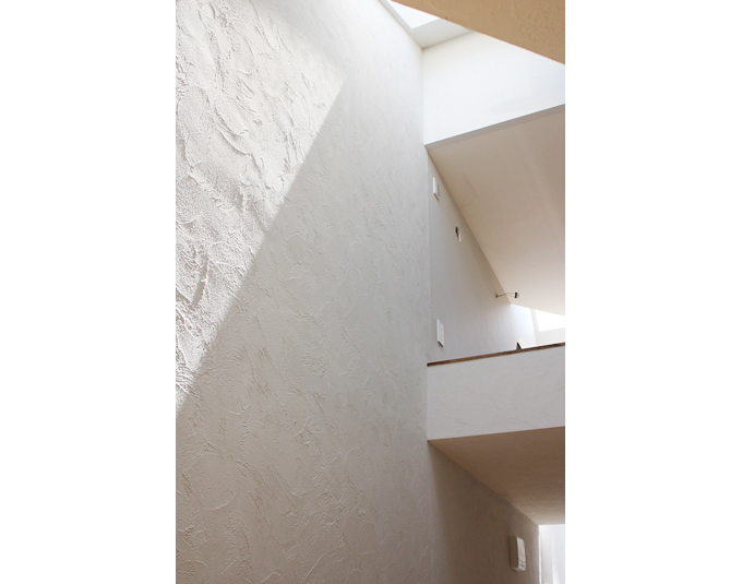 しっくい塗りの壁