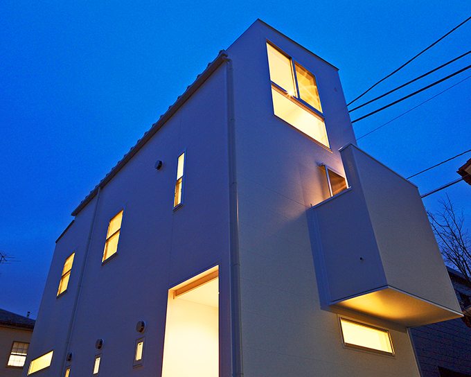 夜の外観は帰りたくなる明かりが嬉しい