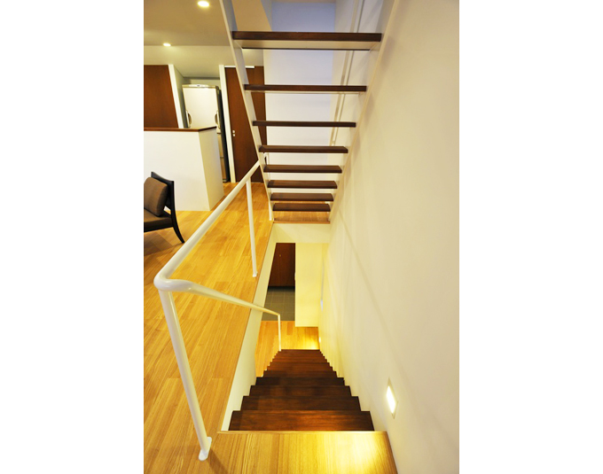 上と下両方の視界が広がる階段