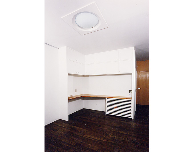 １台５役の寝室の造り付け家具