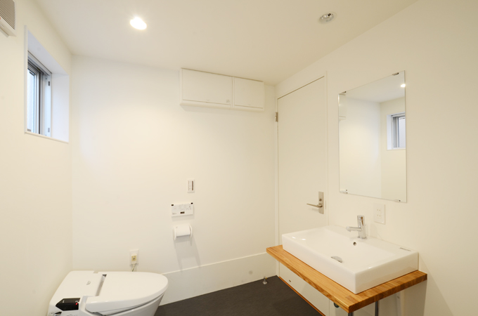 タンクレストイレを配置した洗面所